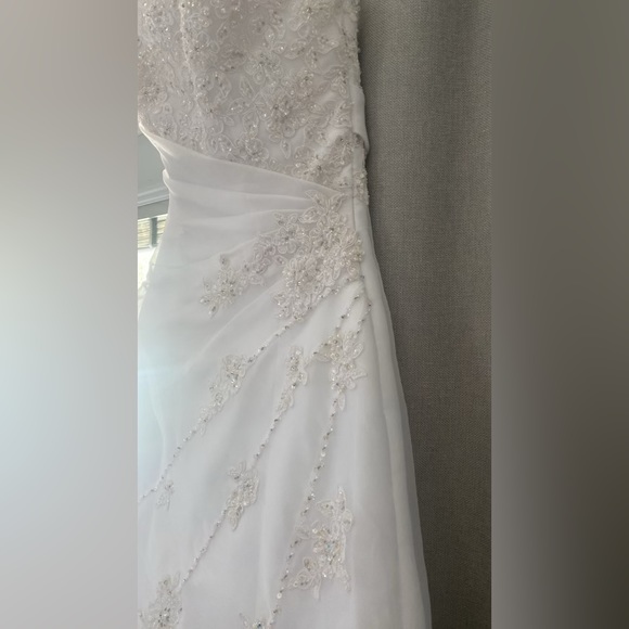 Beautiful Wedding Gown Dress size 6 - Picture 10 of 15